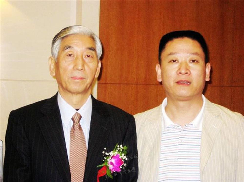 钱建恒和中国书协主席张海先生在一起